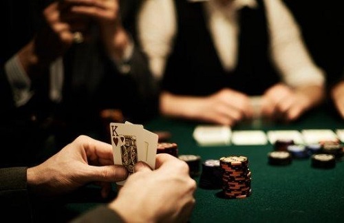 Làm thế nào để chơi bài xì phé mọi lúc mọi nơi và thắng tiền thật